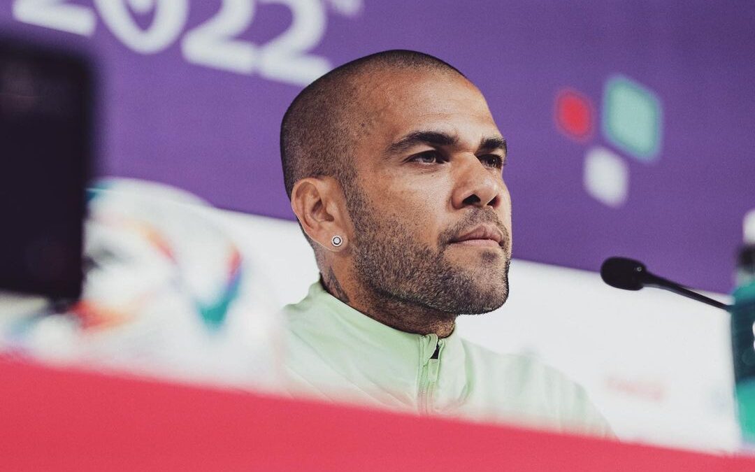 Caso Daniel Alves: juíza nega suspensão do julgamento, mas permite que jogador seja o último a depor