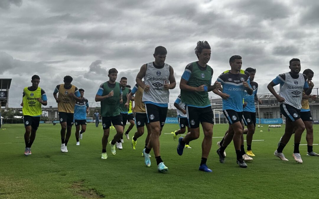 Titulares treinam em Porto Alegre com presença de Diego Costa e Du Queiroz