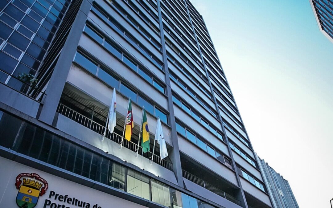 Após curto-circuito, prédio do Centro Administrativo de Porto Alegre é evacuado