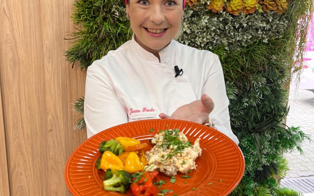 Receita em um minuto: frango na maionese ao creme de cebola e legumes na manteiga