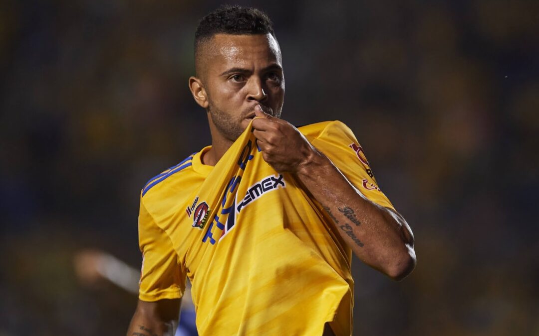 Ex-Grêmio e ídolo no México, Rafael Carioca é homenageado com música: “não tem como não ficar feliz”