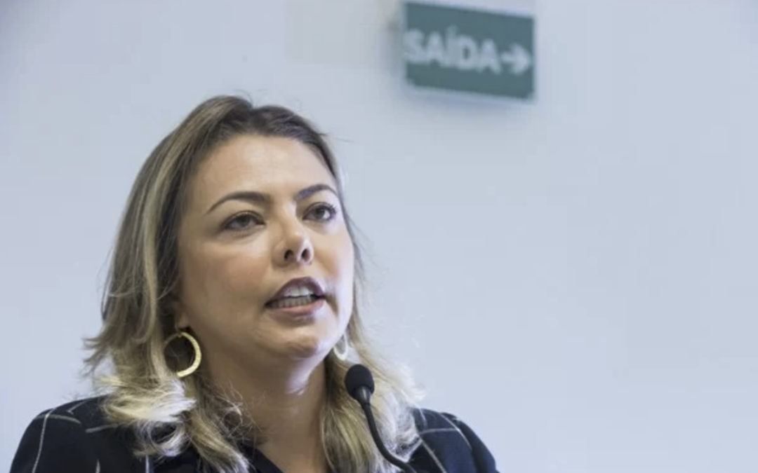 Carro de senadora Leila Barros é leiloado para quitar dívida com PSB