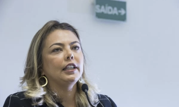 Carro de senadora Leila Barros é leiloado para quitar dívida com PSB