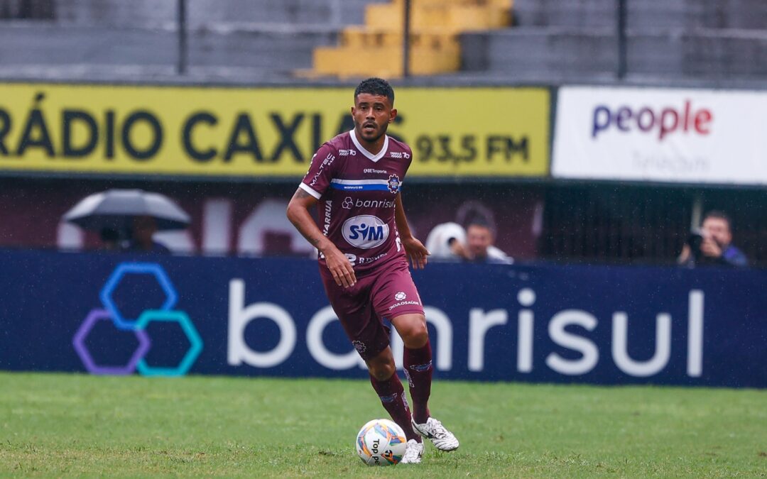 Prestes a disputar vaga na final do Gauchão, Caxias anuncia saída de lateral