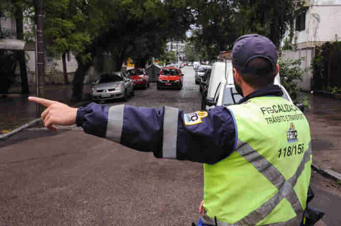 Motorista é autuado por infração ambiental na Zona Sul de Porto Alegre