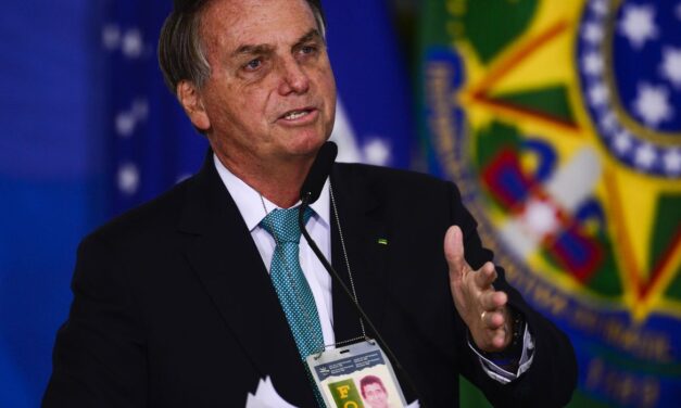 Após perder passaporte, Bolsonaro teria se hospedado na Embaixada da Hungria