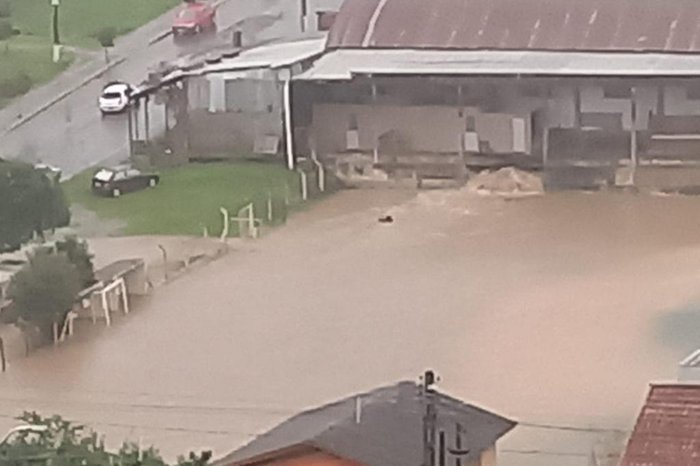 Mais de 10 municípios gaúchos cancelam as aulas por causa das chuvas