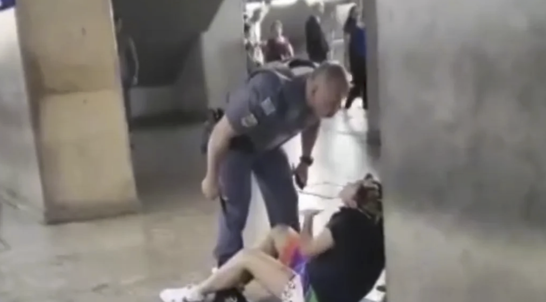 Policial Militar agride jovem LGBTQIA+ em metrô de São Paulo