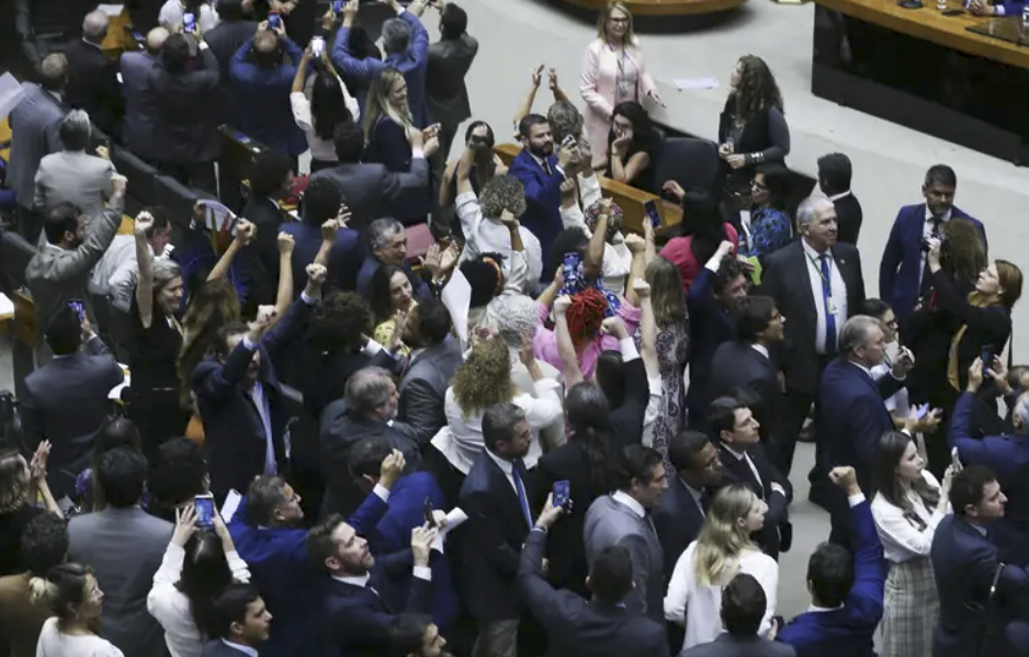 Câmara decide manter prisão de deputado Chiquinho Brazão