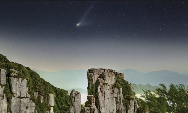 Novas imagens mostram o “cometa do diabo” no céu do Rio Grande do Sul