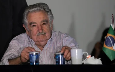 Ex-presidente uruguaio, Pepe Mujica, anuncia que está com câncer no esôfago