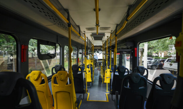 Prefeitura mantém mudanças nas tabelas de ônibus em meio ao desastre climático em Porto Alegre