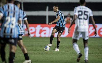 Com lesão de Gustavo Martins, Grêmio tem apenas 3 zagueiros em todo elenco profissional