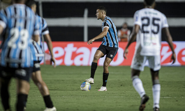 Com lesão de Gustavo Martins, Grêmio tem apenas 3 zagueiros em todo elenco profissional