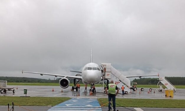 Voos comerciais começam a chegar ao RS após anúncio de malha aérea emergencial