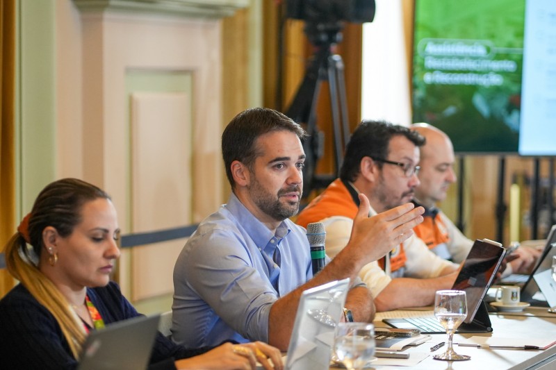 Eduardo Leite reúne secretários para estabelecer prioridades no atendimento à população